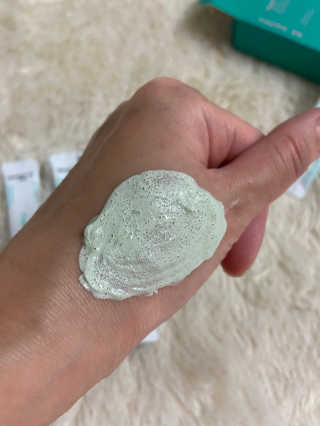 [76N1] 비 해피 산소 버블 클레이 마스크 — 4점을 준 리뷰어가 2020년 10월 올린 사용 사진