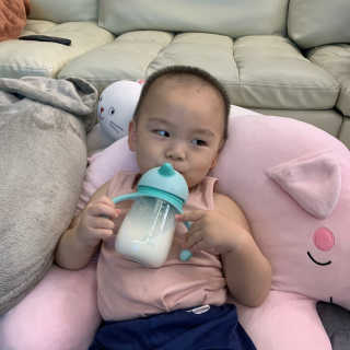 유비맘 트라이탄 코니빨대컵_컬러 랜덤 발송 — 5점을 준 리뷰어가 2020년 7월 올린 사용 사진