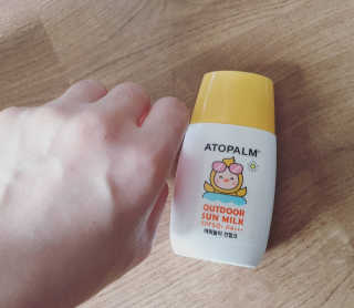 아토팜 야외놀이 선밀크 SPF50+ PA+++ — 5점을 준 리뷰어가 2020년 5월 올린 사용 사진