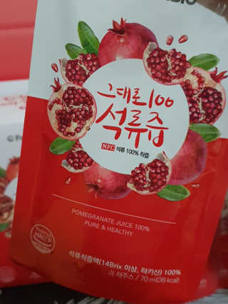 프롬바이오 오직 석류만 [그대로100 석류즙] 하루 1포로 건강하게 — 4.5점을 준 리뷰어가 2020년 4월 올린 사용 사진