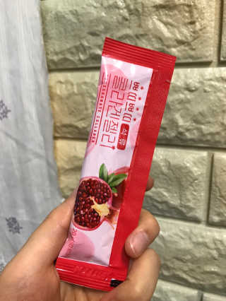 헬스업_쁘띠쁘띠석류콜라겐젤리_20g x 14포 — 5점을 준 리뷰어가 2020년 8월 올린 사용 사진
