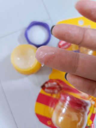 [후르디아] 꿀과즙 보습 립밤_블루베리/석류 3개 세트 — 5점을 준 리뷰어가 2020년 10월 올린 사용 사진
