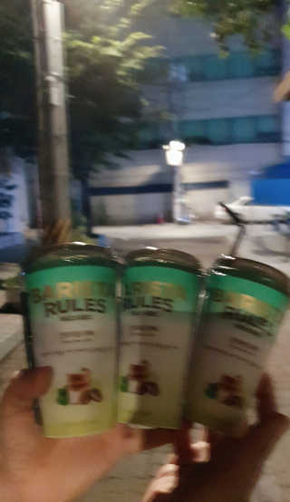 바리스타룰스 민트라임 라떼 — 3점을 준 리뷰어가 2020년 7월 올린 사용 사진