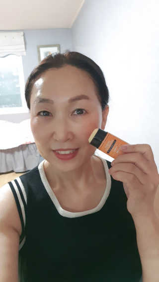 다슈코리아 다슈 데일리 비타플렉스 선스틱 — 5점을 준 리뷰어가 2020년 5월 올린 사용 사진