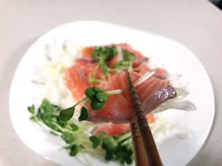 동원산업 항공직송 동원생연어_400g — 5점을 준 리뷰어가 2020년 4월 올린 사용 사진