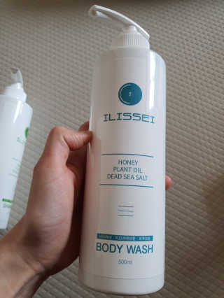 일리세이 허니 샴푸 500ml + 허니 바디워시 500ml 세트 — 5점을 준 리뷰어가 2020년 4월 올린 사용 사진