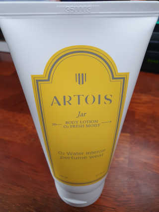 아르투아 ARTOIS 꽃밭에 누운듯 은은한 꽃향기, 아르투아 자르 바디로션 — 4점을 준 리뷰어가 2020년 7월 올린 사용 사진
