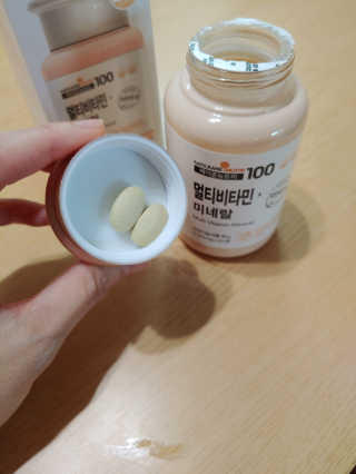 [메이준뉴트리] 멀티비타민and미네랄 1병, 1개월 분 — 4.5점을 준 리뷰어가 2020년 6월 올린 사용 사진