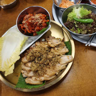 [동네맛집족발] 4개 족발 중 택1 — 4.5점을 준 리뷰어가 2020년 4월 올린 사용 사진