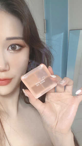 [블랙루즈] 크리스탈 하트 락 섀도우 4종 중 택1 — 5점을 준 리뷰어가 2020년 9월 올린 사용 사진
