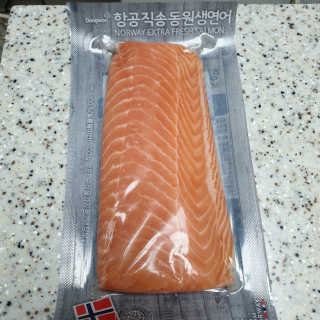 동원산업 항공직송 동원생연어_400g — 3점을 준 리뷰어가 2020년 5월 올린 사용 사진