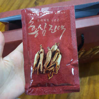 서울약사신협_프리미엄 6년근 홍삼진액_70mlx30포 — 5점을 준 리뷰어가 2020년 6월 올린 사용 사진