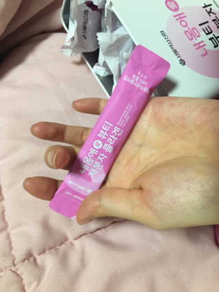 서울약사신협_내몸애뷰티저분자콜라겐_2.5g 50포 — 4.5점을 준 리뷰어가 2020년 4월 올린 사용 사진