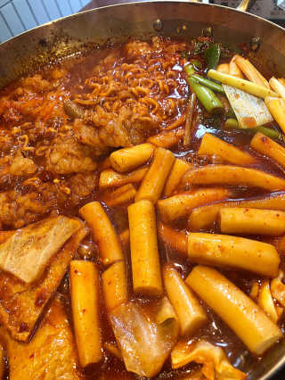 [살롱드곱떡 강남점] 떡볶이 2중 택1+버터갈릭감자튀김 — 4점을 준 리뷰어가 2020년 6월 올린 사용 사진