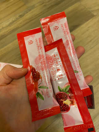헬스업_쁘띠쁘띠석류콜라겐젤리_20g x 14포 — 5점을 준 리뷰어가 2020년 11월 올린 사용 사진