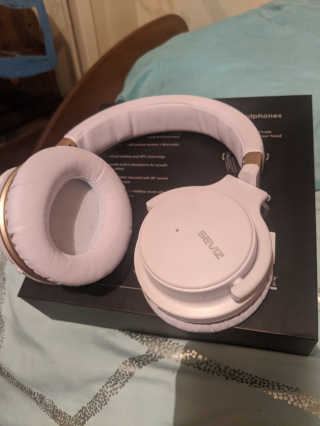 SEVIZ Bluetooth Headphones 10 3color — 5점을 준 리뷰어가 2020년 4월 올린 사용 사진