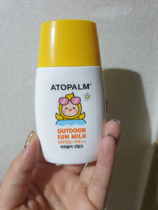 아토팜 야외놀이 선밀크 SPF50+ PA+++ — 5점을 준 리뷰어가 2020년 5월 올린 사용 사진