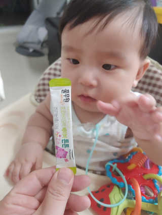 [풀무원베이비밀] 프로바이오락 베이비 튼튼 유산균 — 5점을 준 리뷰어가 2020년 7월 올린 사용 사진