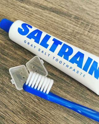 솔트레인 SALTRAIN 그레이 솔트 덴탈 케어 세트 — 5점을 준 리뷰어가 2020년 11월 올린 사용 사진