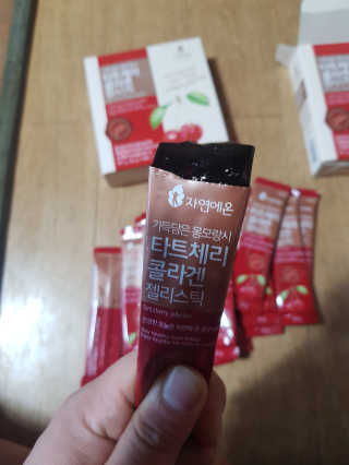 자연에온 가득담은 몽모랑시 타트체리 콜라겐 젤리스틱 — 5점을 준 리뷰어가 2020년 12월 올린 사용 사진