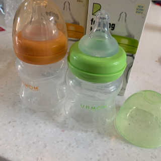 유비맘 신생아젖병 120ml 트리플팩_ 젖꼭지 포함 — 5점을 준 리뷰어가 2020년 6월 올린 사용 사진
