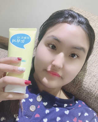 IO 아이오 오늘도 넌 눈부셔 - 데일리 스크럽 클렌징폼 — 4점을 준 리뷰어가 2020년 12월 올린 사용 사진