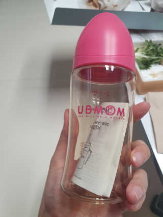 유비맘 PPSU 젖병 노꼭지_260ml_컬러 랜덤 발송 — 5점을 준 리뷰어가 2020년 8월 올린 사용 사진
