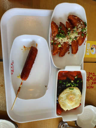 죠스떡볶이 [죠스푸드] 짜빠떡볶이+떡또그+범벅만두 신메뉴 3종 — 3점을 준 리뷰어가 2020년 4월 올린 사용 사진