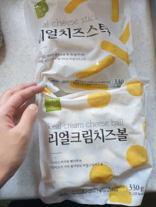 가치식탁 리얼치즈스틱, 리얼크림치즈볼 — 5점을 준 리뷰어가 2020년 8월 올린 사용 사진