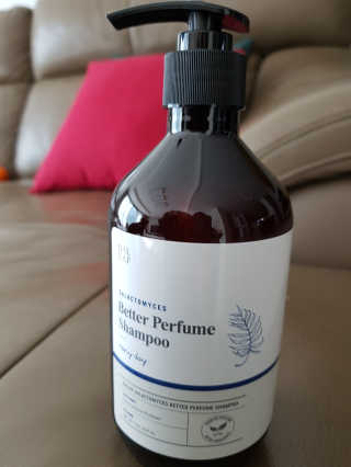 달리프 베러 퍼퓸 샴푸 1000ml 레이니데이 or 일랑로즈 — 5점을 준 리뷰어가 2020년 4월 올린 사용 사진
