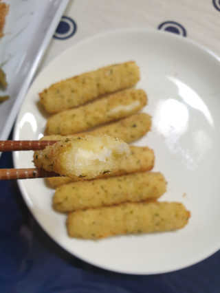 가치식탁 리얼치즈스틱, 리얼크림치즈볼 — 5점을 준 리뷰어가 2020년 8월 올린 사용 사진