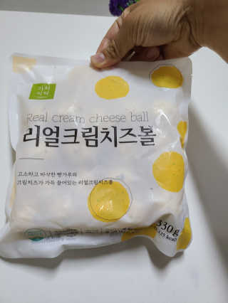 가치식탁 리얼치즈스틱, 리얼크림치즈볼 — 5점을 준 리뷰어가 2020년 8월 올린 사용 사진