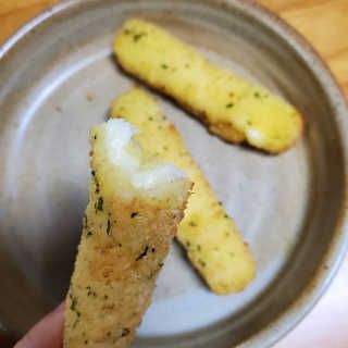 가치식탁 리얼치즈스틱, 리얼크림치즈볼 — 4.5점을 준 리뷰어가 2020년 8월 올린 사용 사진