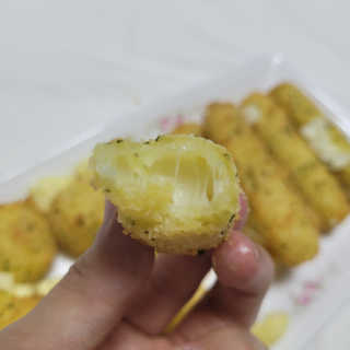 가치식탁 리얼치즈스틱, 리얼크림치즈볼 — 4점을 준 리뷰어가 2020년 11월 올린 사용 사진