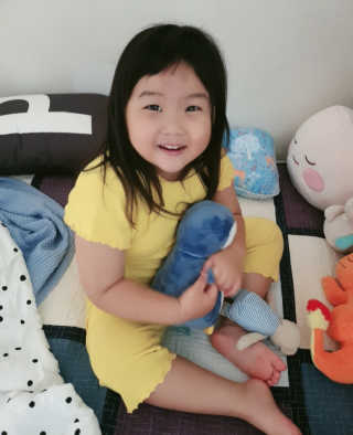 더샵토이 핸드메이드 동물 펭귄 애착 봉제인형 — 5점을 준 리뷰어가 2020년 7월 올린 사용 사진