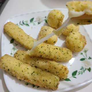 가치식탁 리얼치즈스틱, 리얼크림치즈볼 — 5점을 준 리뷰어가 2020년 11월 올린 사용 사진