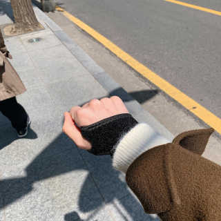 필캣 터널증후군 손목 보호대 — 5점을 준 리뷰어가 2020년 4월 올린 사용 사진