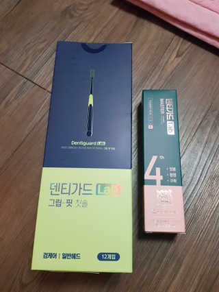 대웅제약 [덴티가드랩] 그립핏 칫솔 1세트 + 마스터 치약 1개 — 5점을 준 리뷰어가 2020년 7월 올린 사용 사진