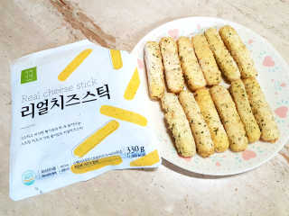 가치식탁 리얼치즈스틱, 리얼크림치즈볼 — 5점을 준 리뷰어가 2020년 8월 올린 사용 사진
