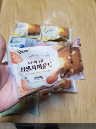 [델포유] 오븐에 구운 십센치 파운드 케이크 10개세트 — 5점을 준 리뷰어가 2020년 12월 올린 사용 사진