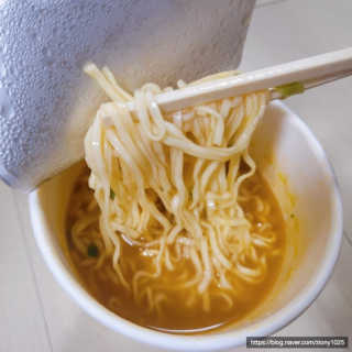 NISSIN 닛신 컵누들  4종 - 씨푸드오리지날, 씨푸드 스파이시, 씨푸드 커리, 씨푸드 XO소스 — 5점을 준 리뷰어가 2022년 4월 올린 사용 사진