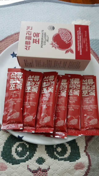 조은약초 석류콜라겐 석류즙 석류쪼옥 젤리 스틱 15포 x 20g — 5점을 준 리뷰어가 2020년 8월 올린 사용 사진