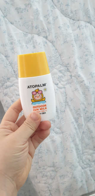 아토팜 야외놀이 선밀크 SPF50+ PA+++ — 5점을 준 리뷰어가 2020년 5월 올린 사용 사진