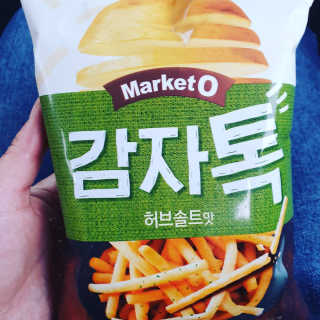 마켓오 감자톡 허브솔트맛/매콤달콤맛 — 5점을 준 리뷰어가 2020년 6월 올린 사용 사진