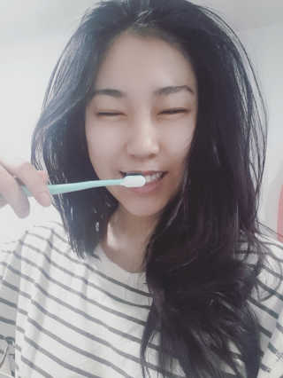 코랄 유기농 성분 천연치약,  코랄 밍크 벨벳칫솔 — 5점을 준 리뷰어가 2020년 4월 올린 사용 사진
