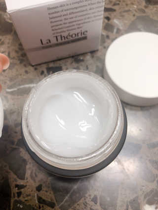 La Theorie Hydrating Ingredients | 하이드레이팅 인그레이디언츠 — 5점을 준 리뷰어가 2020년 4월 올린 사용 사진
