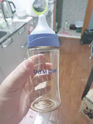 유비맘 PPSU 젖병 노꼭지_260ml_컬러 랜덤 발송 — 5점을 준 리뷰어가 2020년 10월 올린 사용 사진
