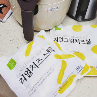가치식탁 리얼치즈스틱, 리얼크림치즈볼 — 5점을 준 리뷰어가 2020년 9월 올린 사용 사진