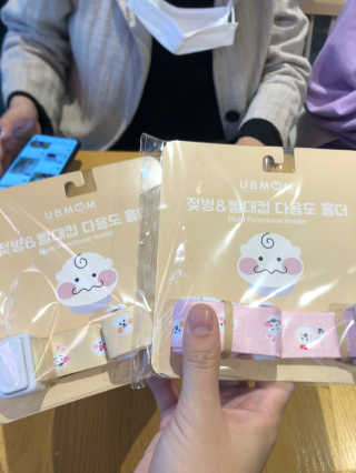 유비맘 젖병 빨대컵 다용도 홀더 1+1 _ 컬러 랜덤 발송 — 5점을 준 리뷰어가 2020년 10월 올린 사용 사진