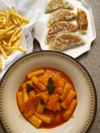 [심플리쿡]창화당떡볶이+모둠만두, 쫄면+굴림만두 SET — 5점을 준 리뷰어가 2020년 9월 올린 사용 사진